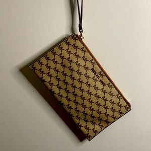 Micheal Kors Wristlet